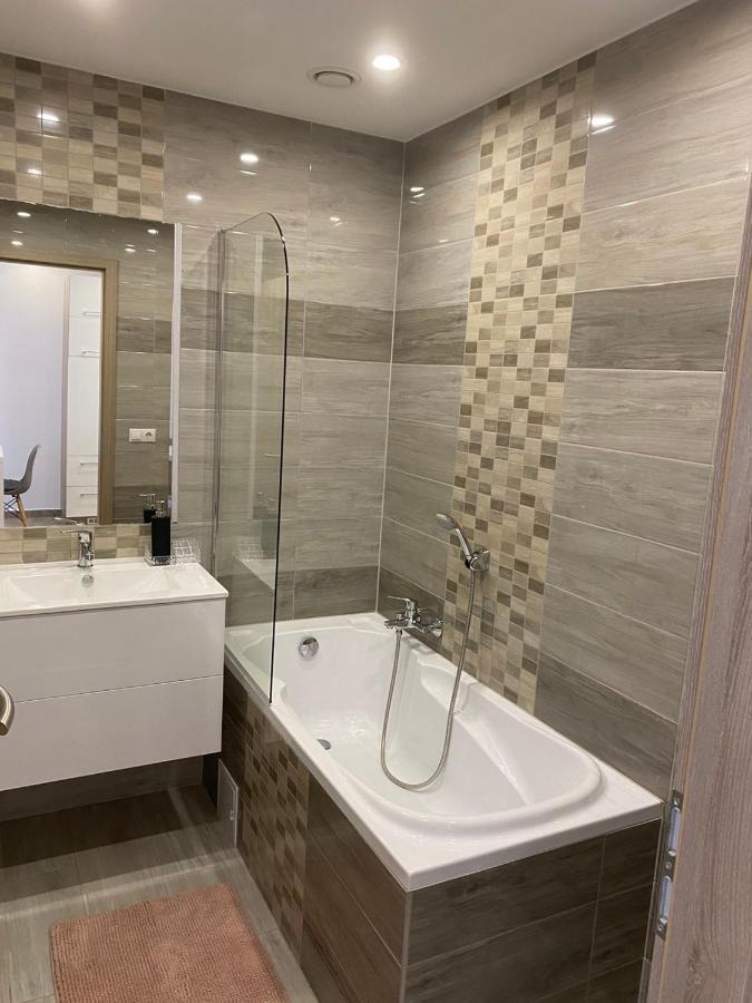 Oasis Apartman Hajduszoboszlo Exterior photo