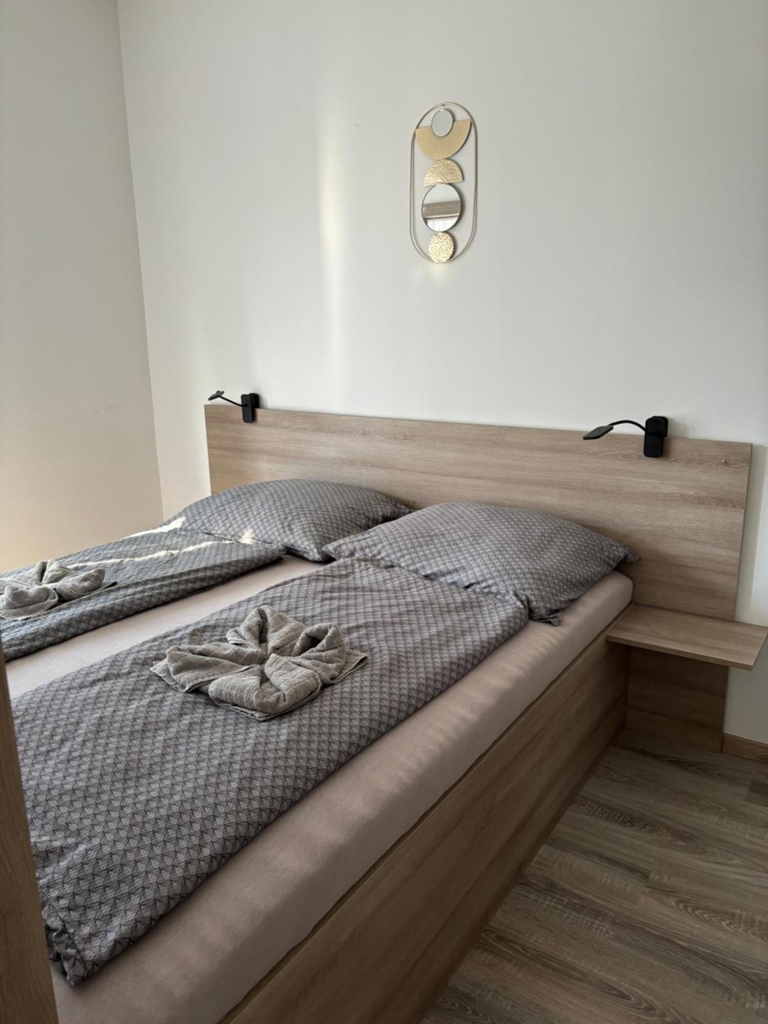 Oasis Apartman Hajduszoboszlo Exterior photo